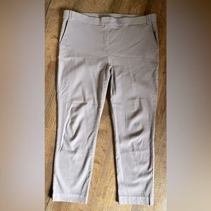 Sophisticated Jules & Leopoldo women’s light gray pants. Women’s Size large